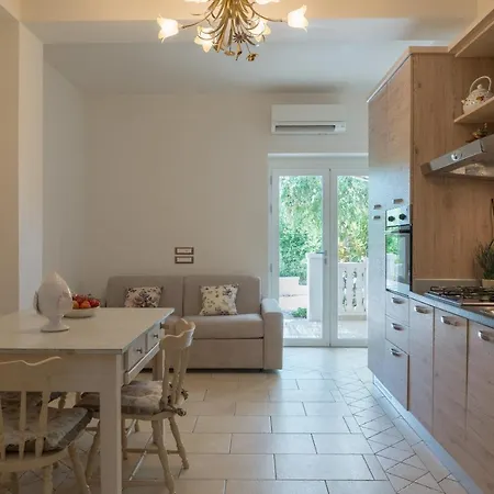 Apartment Ortensia In Mariella *